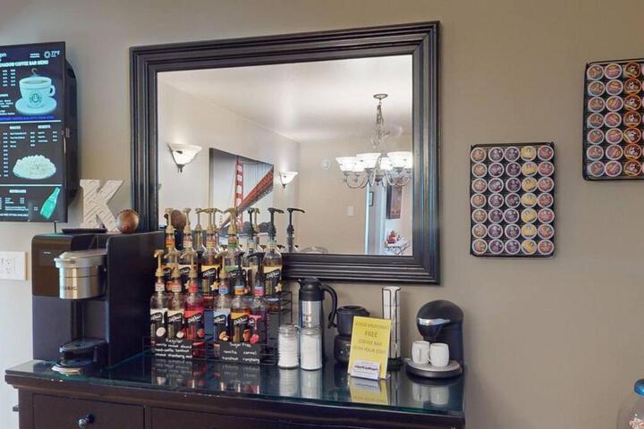 Tacit Shadow Resort Paradise Deluxe Suite Gym, Coffee Bar, Hot-Tub, Free Laundry, Food Available