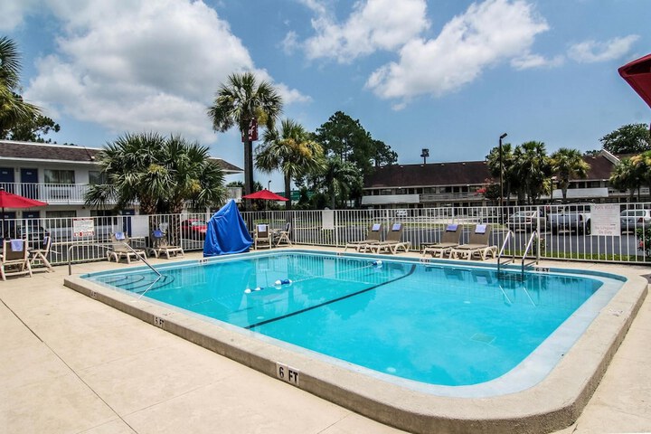 Pool 13 of 37