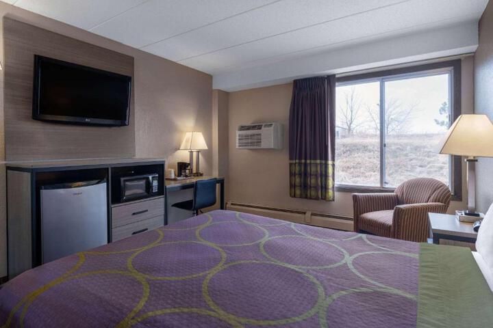 Super 8 by Wyndham Owatonna