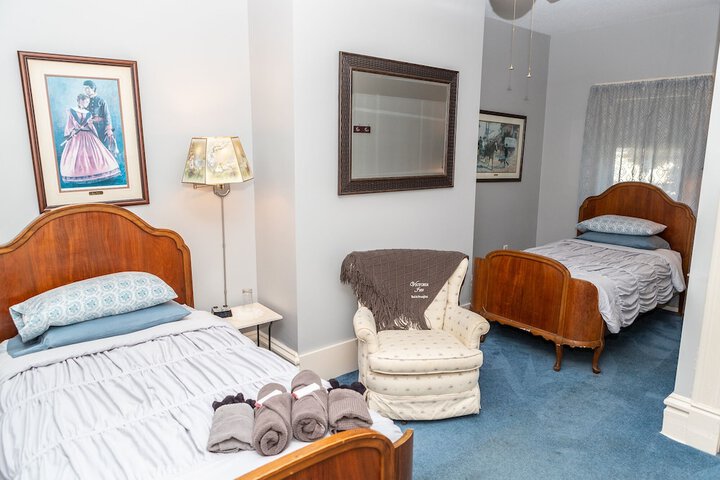 Room 7 of 16
