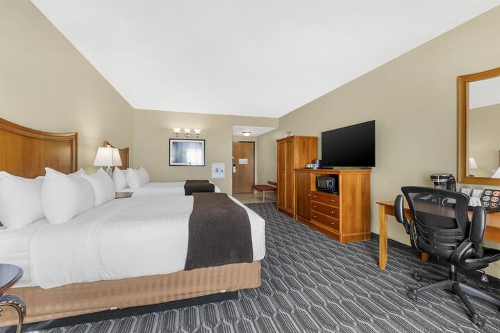 Best Western Plus Swiss Chalet Hotel & Suites