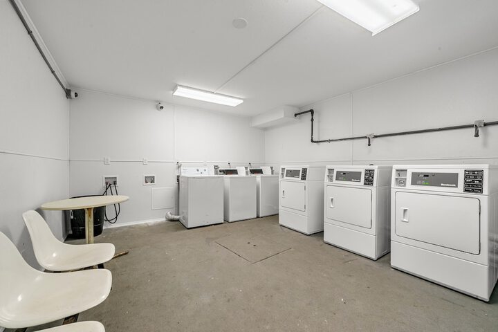 Room 6 of 8