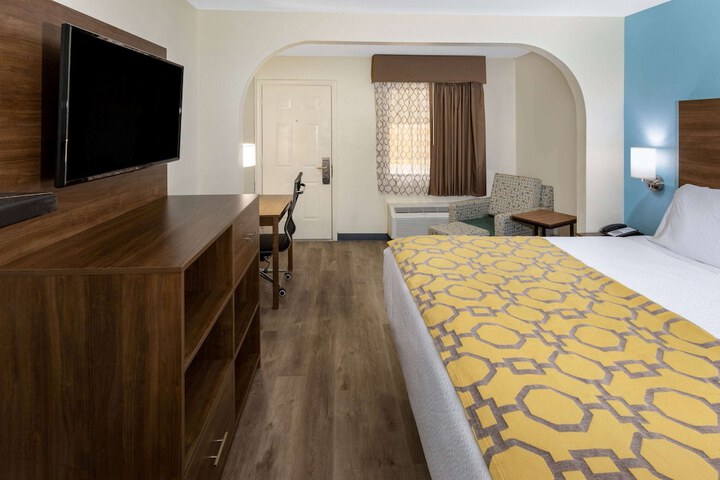 Room 30 of 40