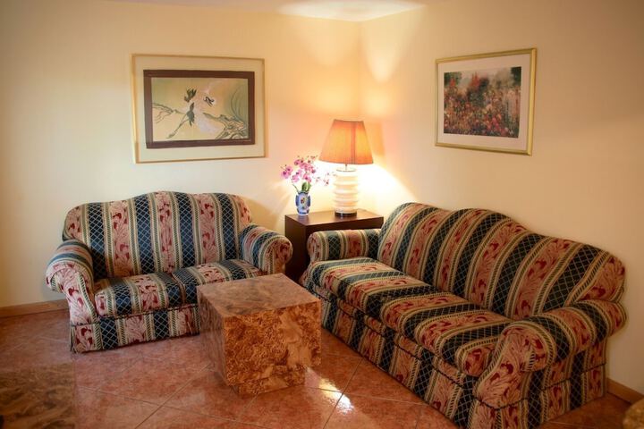 Room 30 of 48