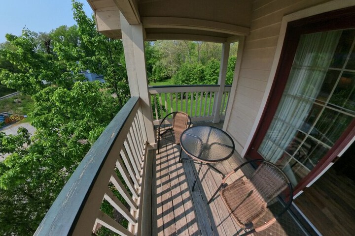 Grand Wood Suites