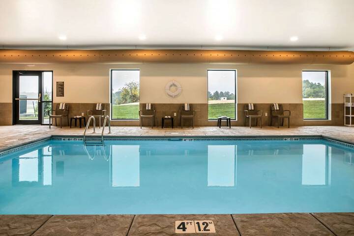 Comfort Inn and Suites Ames near ISU Campus