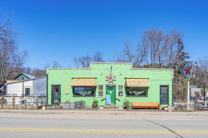 Lake Pepin Getaway w / Pond Walk to Restaurants!