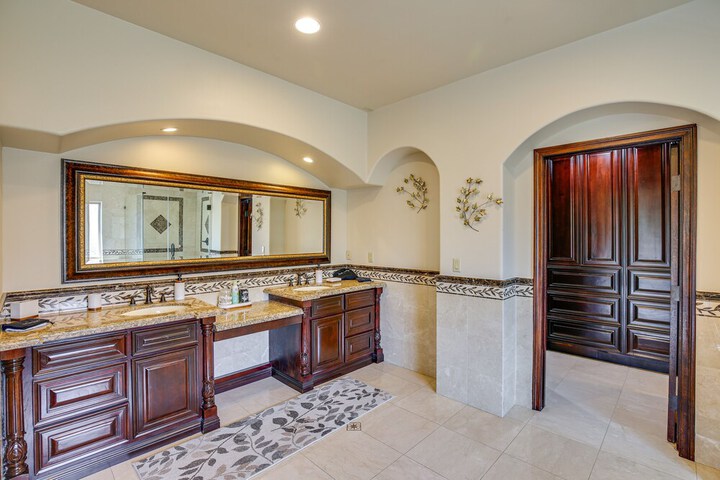 Spacious Fullerton Villa w / Private Pool & Hot Tub