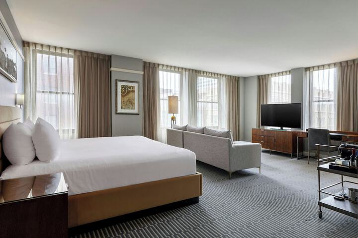 Ambassador Hotel Wichita Autograph Collection