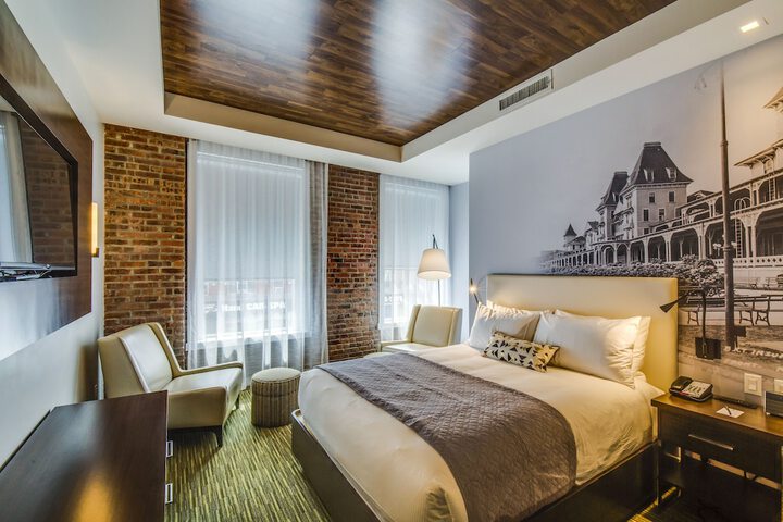 Room 14 of 37