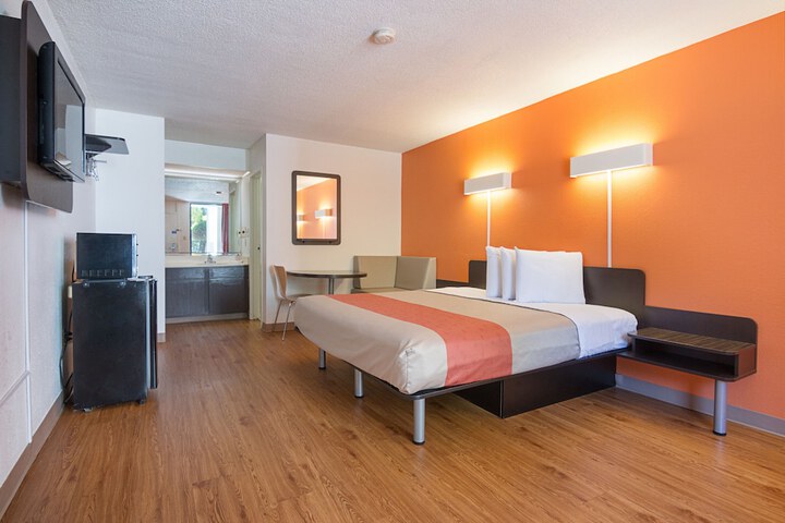 Room 18 of 39
