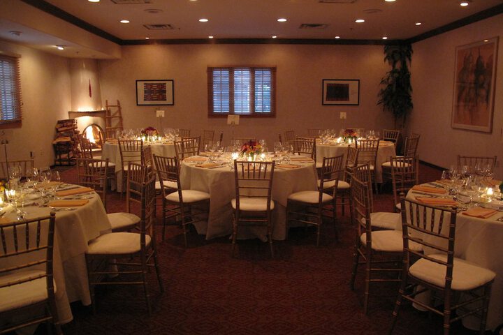Ballroom/Hall 23 of 27