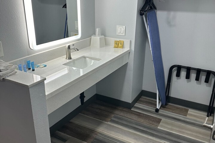 Room 20 of 29