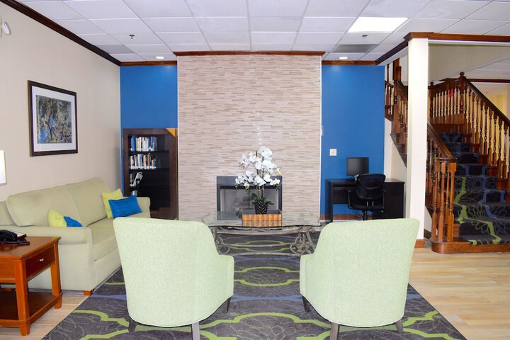 Days Inn & Suites by Wyndham Tucker / Northlake
