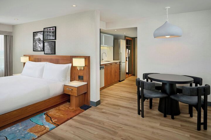 Ômage Hotel Montreal Laval, a Tribute Portfolio Hotel