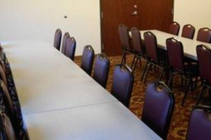 Settle Inn & Suites Linn Missouri