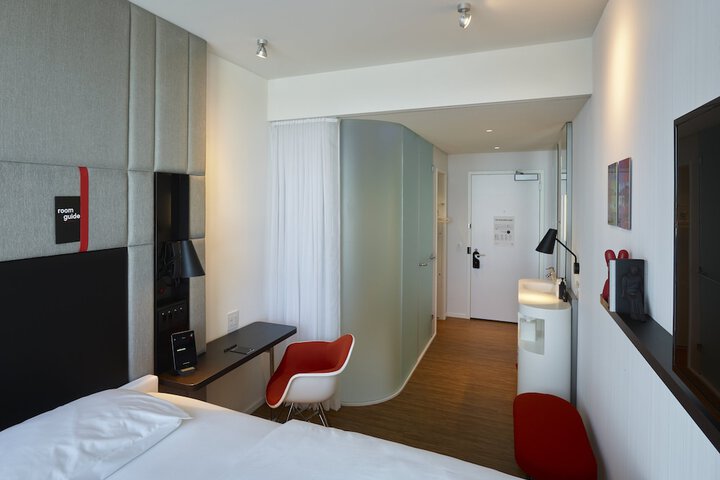 Room 19 of 32