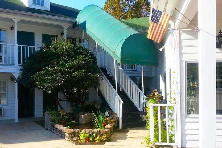 Hotel Exterior 33 of 33
