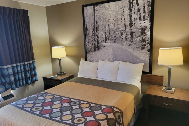 Room 10 of 33