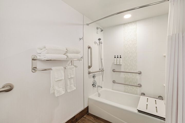 Crowne Plaza Albany - The Desmond Hotel by IHG