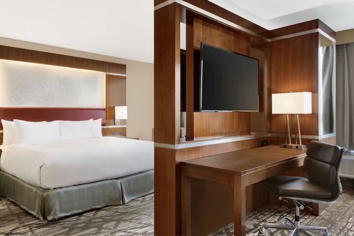 DoubleTree by Hilton Toronto Airport West