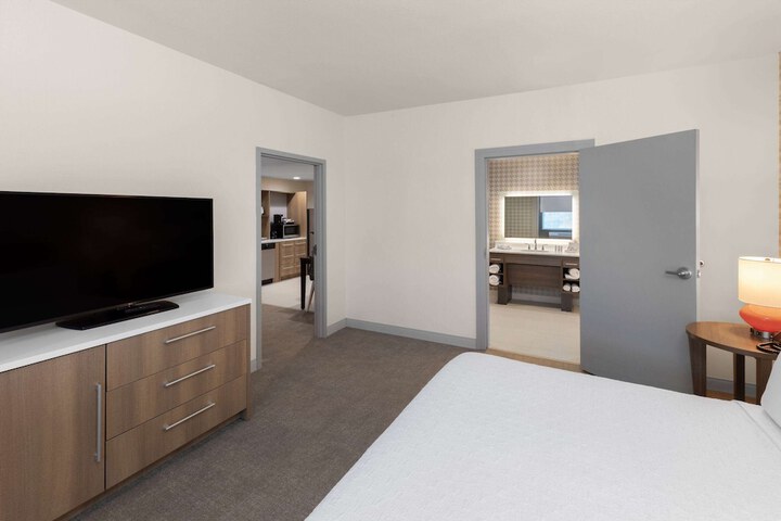 Room 11 of 37