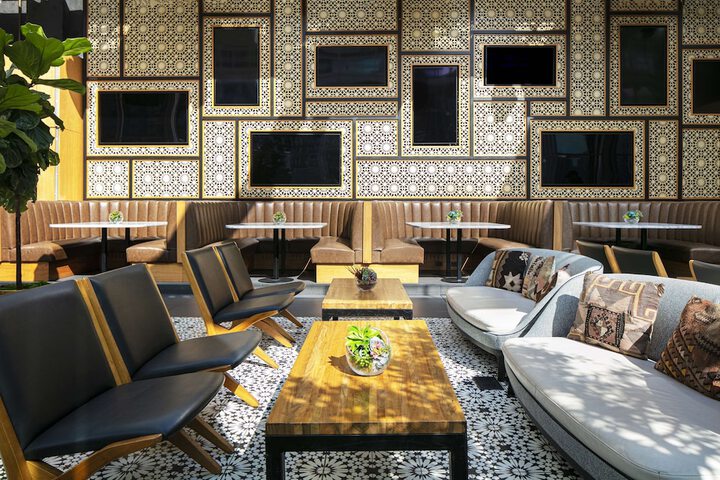Lounge 69 of 76