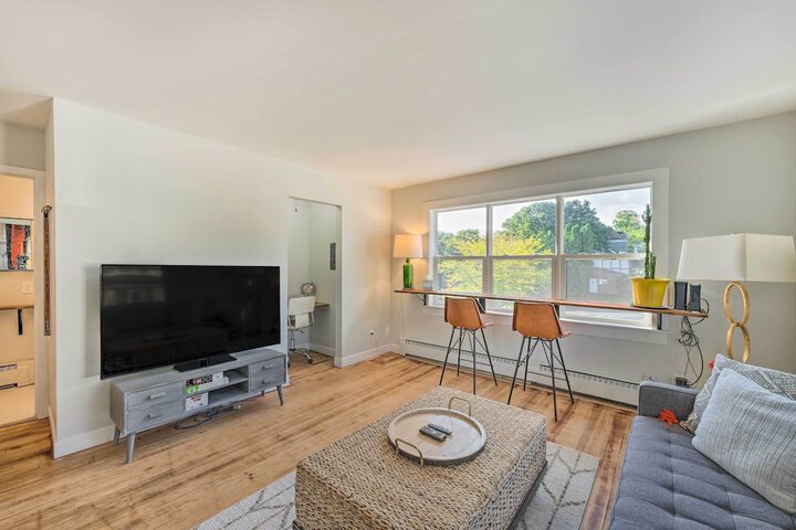 Breezy-chic Apartment - Steps to Geneva Lake!