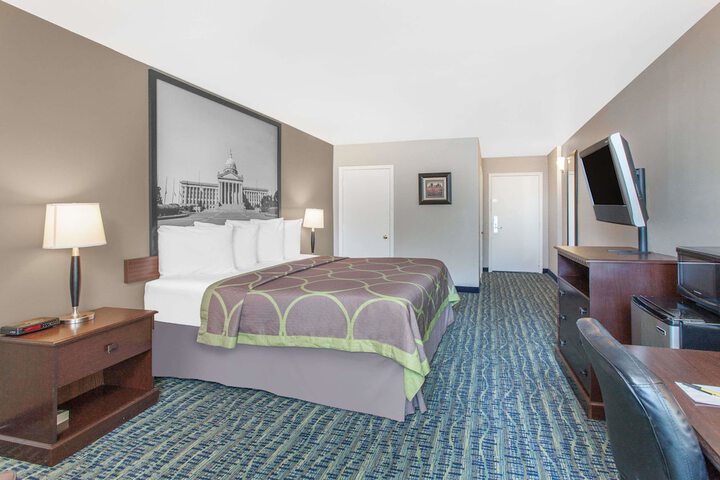Room 17 of 19