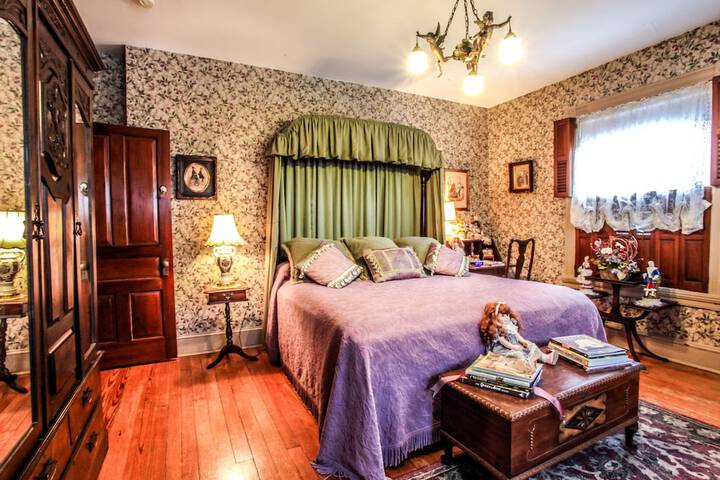 Room 12 of 40