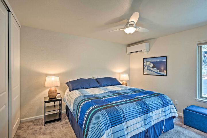 2 Mi to Heavenly Mountain: Tahoe Retreat w / Views