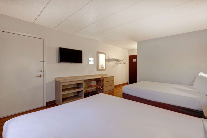 Room 13 of 25