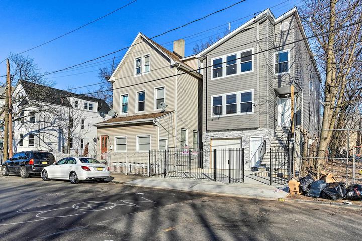Bright Irvington Home 2 Mi to Prudential Center!