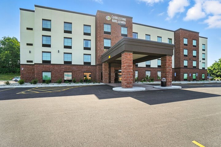 Cobblestone Hotel & Suites-Bellefontaine