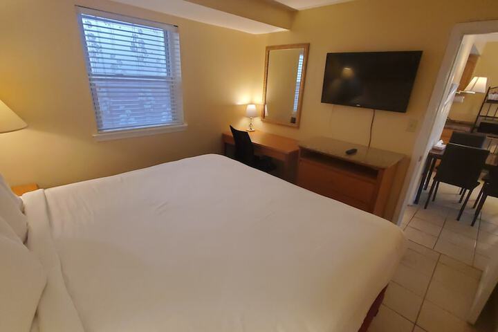 Room 17 of 33