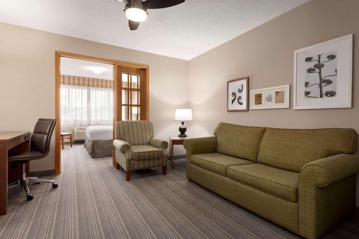 Room 6 of 15