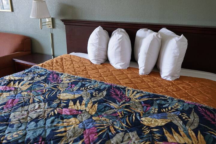 Room 8 of 12