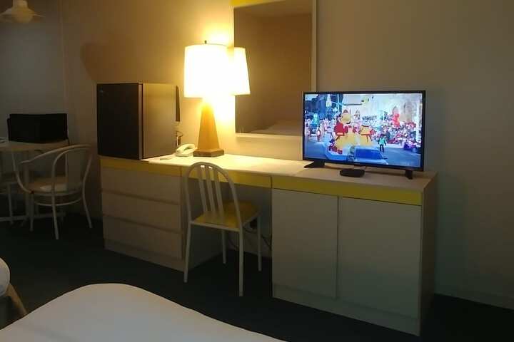 Room 6 of 38