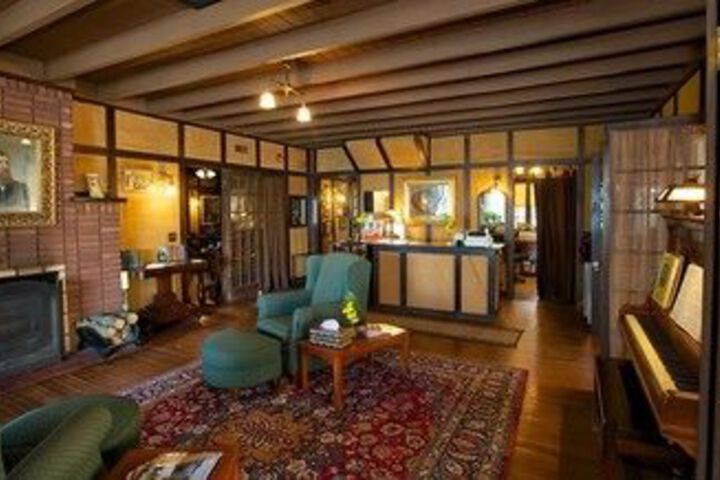 Spicer Castle Inn & Restaurant