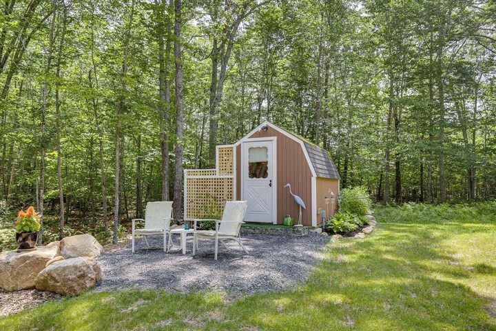 Maine Cottage w / Dock & Kayaks Near Augusta!