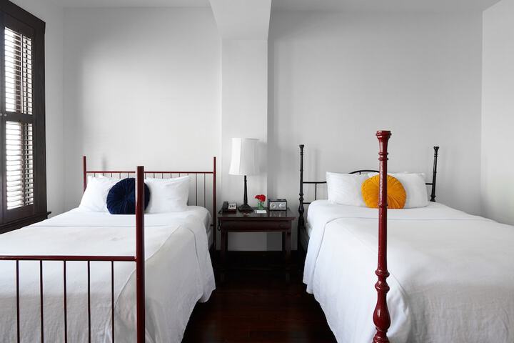 Room 27 of 51