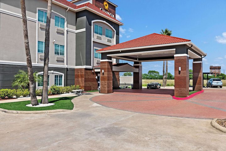 Hotel 2 of 115