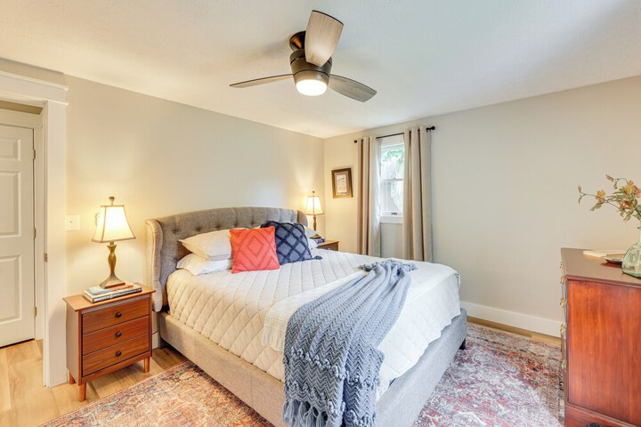 Greenbrier River Retreat w / Deck - Steps to Trail!