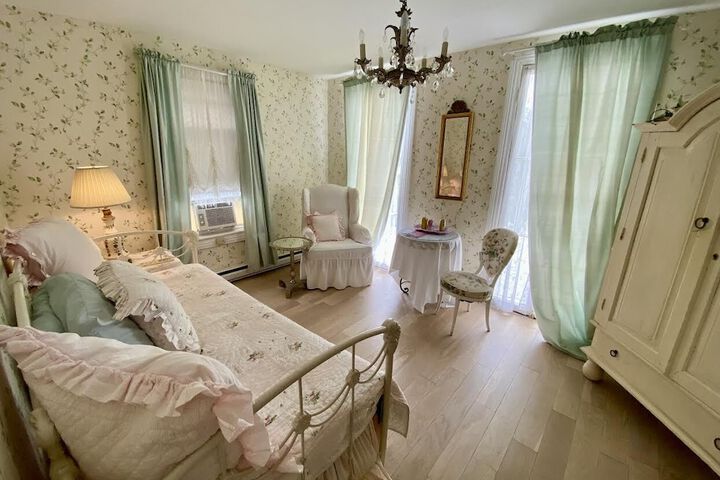 Room 8 of 32