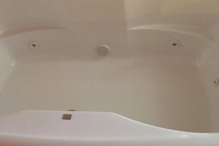 Hot Tub 16 of 20