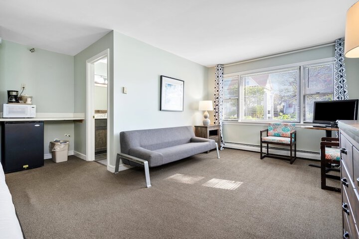 The Lighthouse Inn & Suites