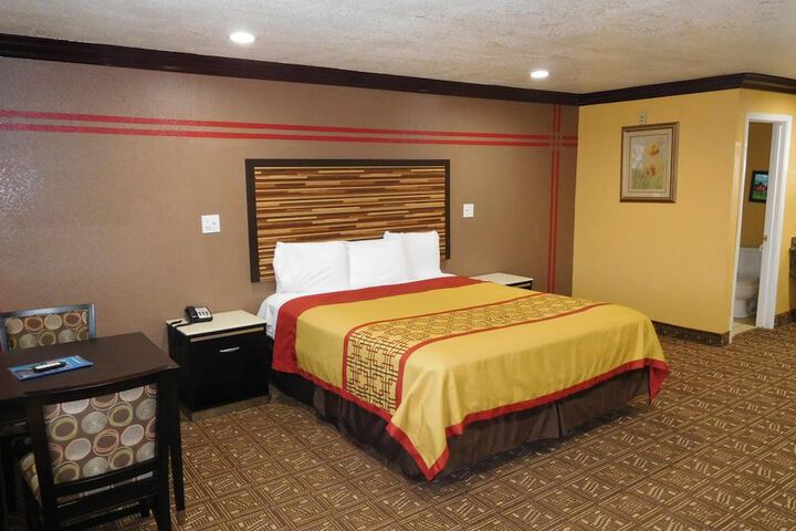 Room 27 of 37