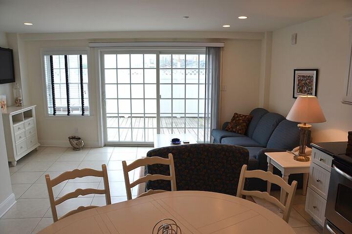Room 52 of 114