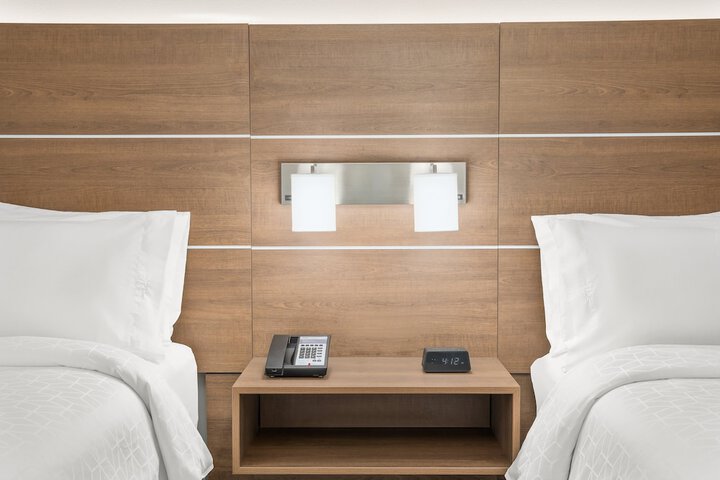 Room 11 of 33