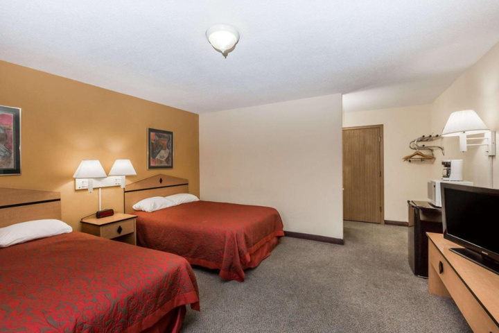 Sunset Inn & Suites